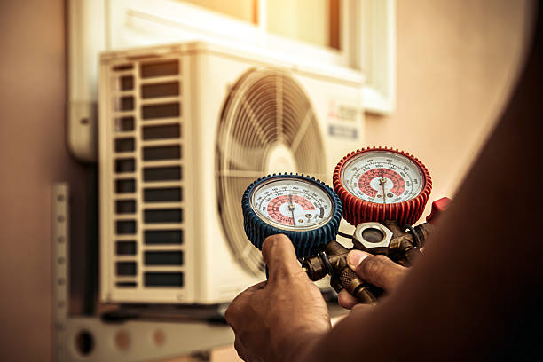 Professional Hvac Installation technician working in Heyworth, IL